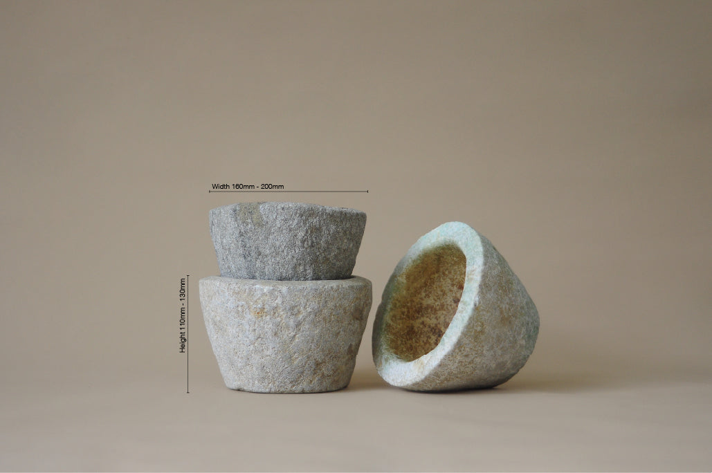 Three stone bowls of different sizes on a beige background with measurements indicated.